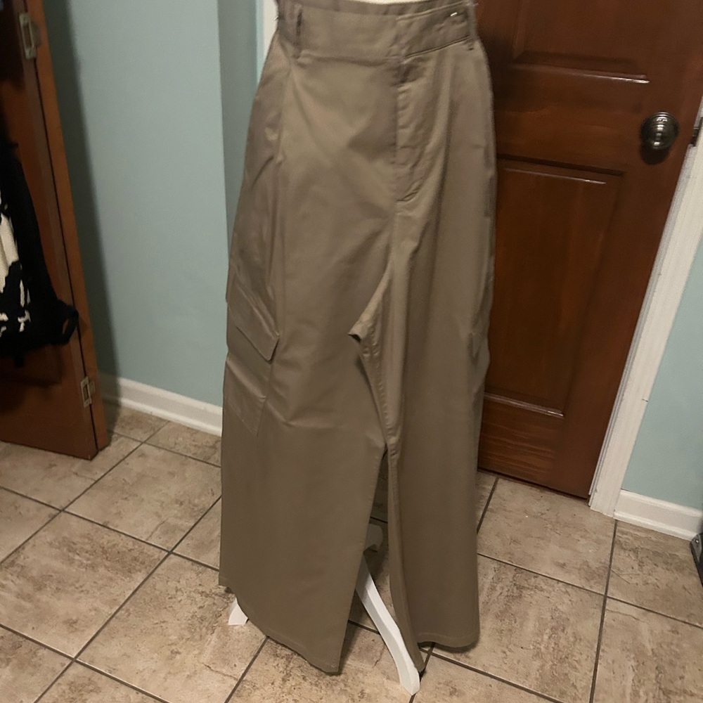 GAP Wide Leg Pants in Tan